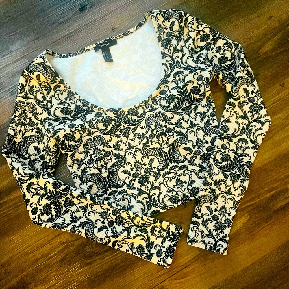 Long sleeved crop top